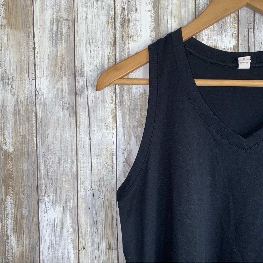 Under Armor Black Fitted V Neck Tank - Picture 2 of 5